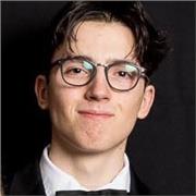 Futur diplômé de l'emlyon (PGE) et enseigne les mathématiques de manière flexible et efficace.